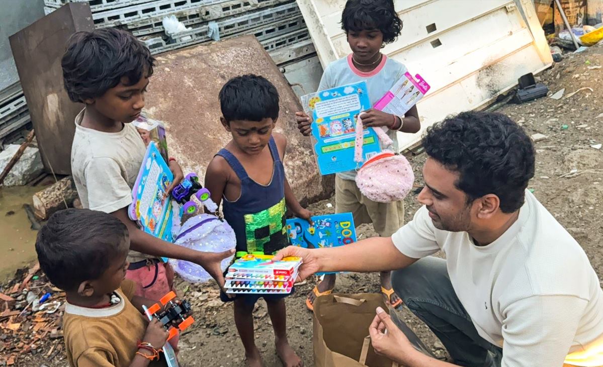 MD gifting toys and learning kits to underprivileged children