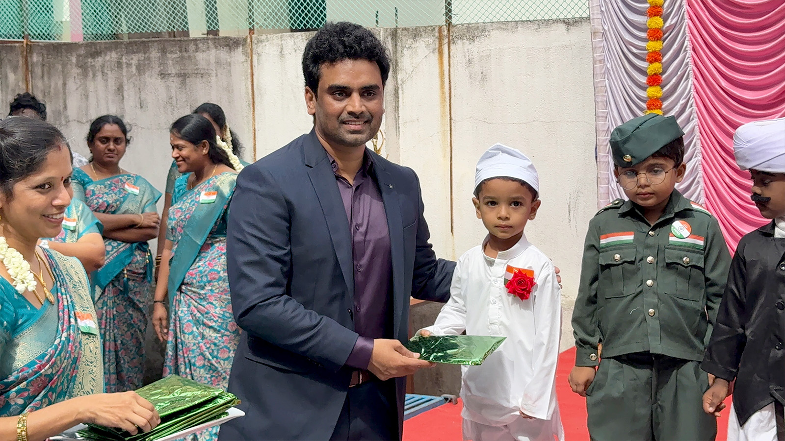 Kalyan Raj Bandaru presenting a prize to a student at the 80th Independence Day celebration