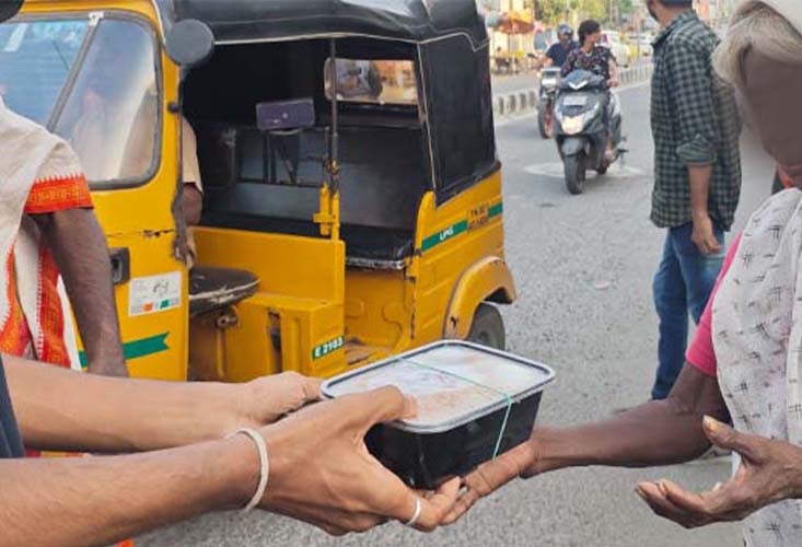 Glint Creatives employees participating in Glint Social Responsibility 
          initiatives focused on compassion and community service